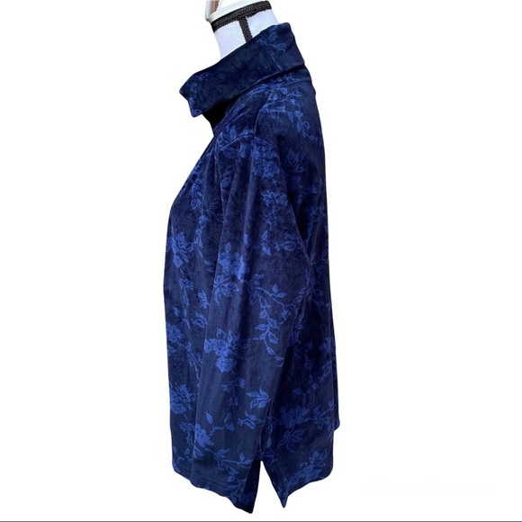 2. Floral Velour Turtleneck Shirt By Jones New York Size M - Picture 4 of 11